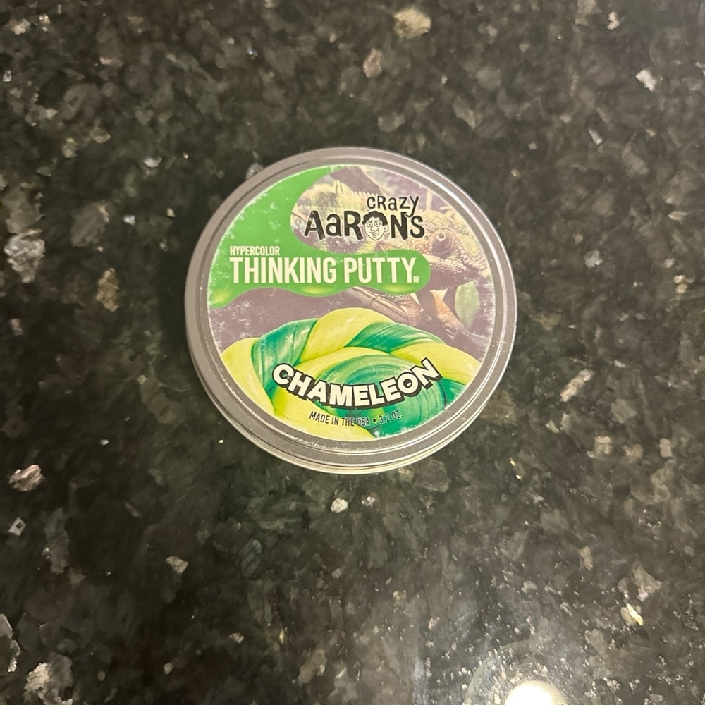Crazy Aaron’s hypercolor thinking putty Chameleon